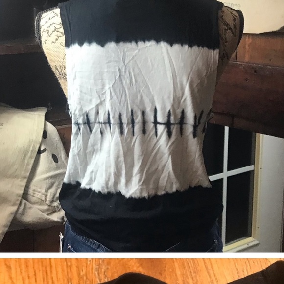 Mono b black/ white tie dye sleeveless knotted top - Picture 4 of 6